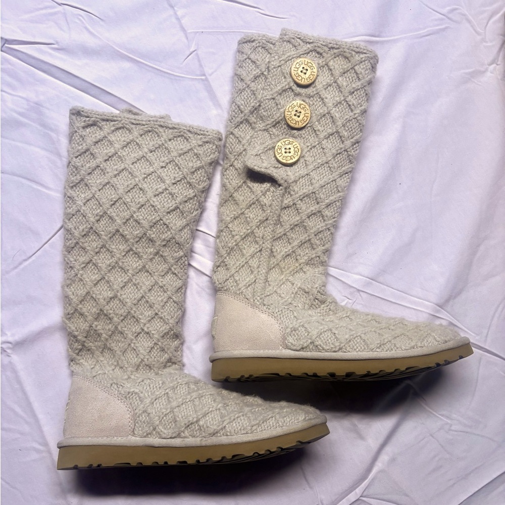NEW UGG BOOTS WOMENS SZ 8 NEVER WORN